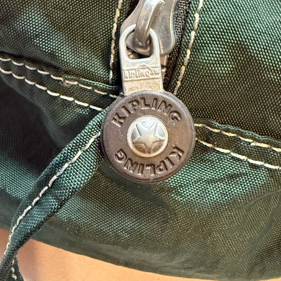 Kipling Hand Bag with 3 large pockets Color Green - Picture 7 of 9